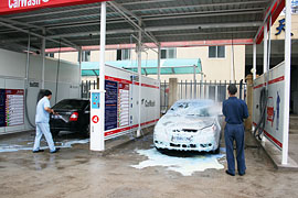  自助式洗車房